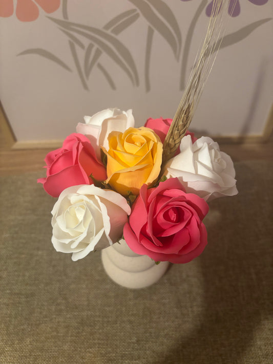 Vase et rose de savon